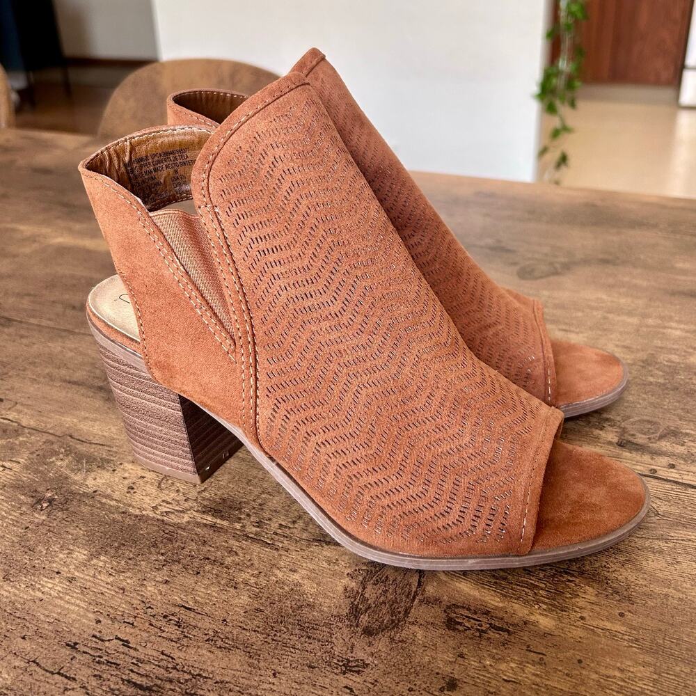 NWT Women’s 8.5 Wide Memory Foam Chunky Boho Chic Block Heel Bootie in Chesnut - Picture 2 of 6